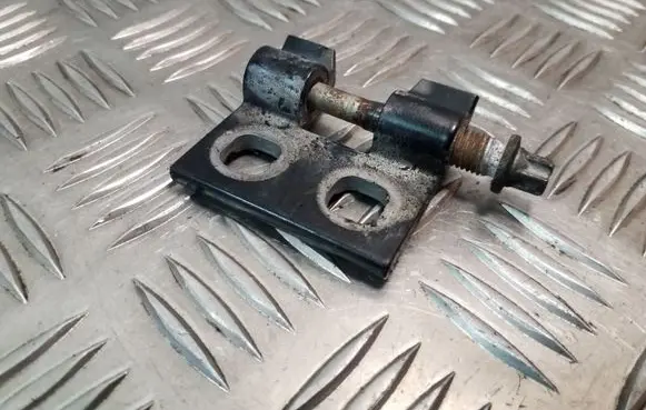 BMW 1 E81 E87 Front door upper hinge