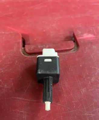 Suzuki Grand Vitara I Brake pedal sensor switch CS16
