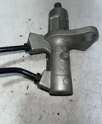 Audi A6 S6 C5 4B Master brake cylinder