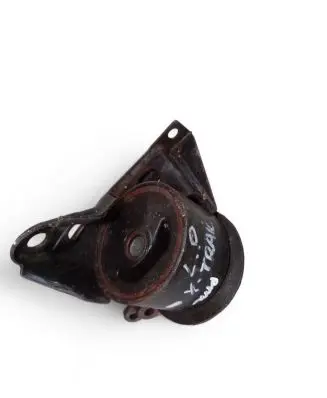 Nissan X-Trail T30 Engine mount bracket