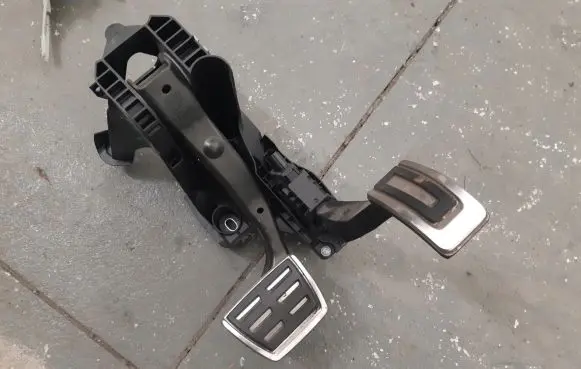 Volkswagen Golf VII Pedal assembly 