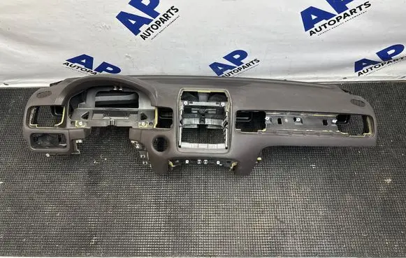 Volkswagen Touareg II Dashboard TY215002L0000