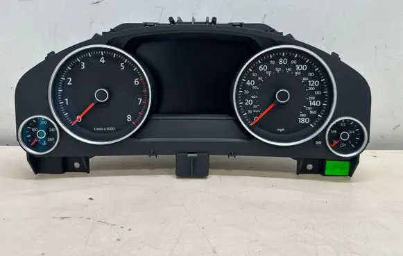 Volkswagen Touareg II Speedometer (instrument cluster) 7P6920982 0263677114