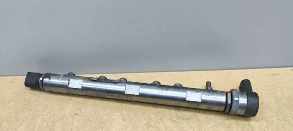 BMW 3 E90 E91 Fuel main line pipe 0281002738