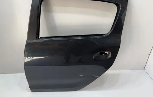 Dacia Sandero Rear door