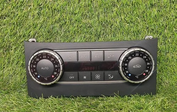 Mercedes-Benz C W204 Climate control unit A2049000715 A2048809208