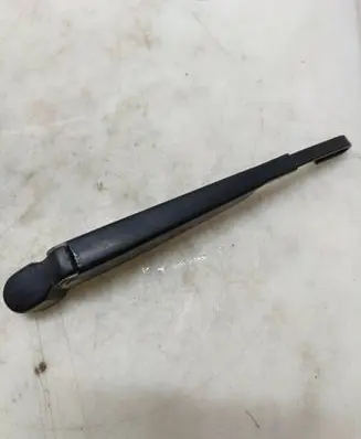 Ford Mondeo Mk III Front wiper blade arm 17526