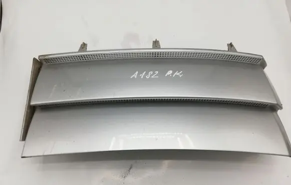 Land Rover Range Rover L322 Fender grill 51137026899
