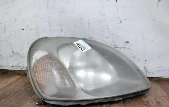 Toyota Avensis T220 Headlight/headlamp