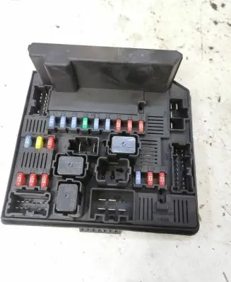 Nissan Qashqai Fuse module 284B7JD000 3280083110 519228043