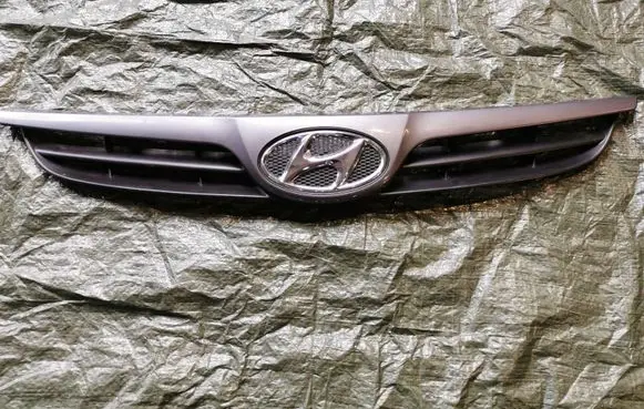 Hyundai i20 (PB PBT) Front bumper upper radiator grill 863511J000
