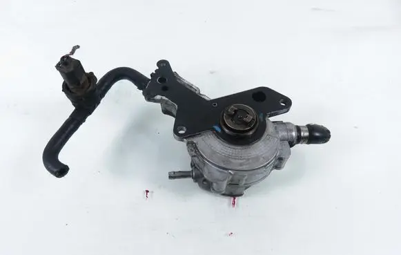 Volkswagen Polo IV 9N3 Vacuum pump 038145209E