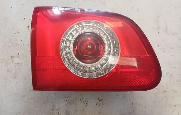 Tailgate rear/tail lights