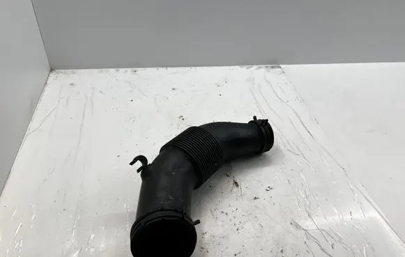 Volkswagen Touareg II Air intake hose/pipe 7P0129627B 7P0129627