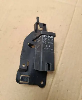 Volvo S80 Glow plug pre-heat relay 30785663