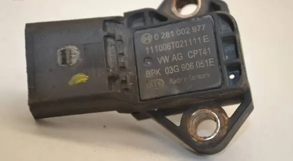 Volkswagen PASSAT B7 Air pressure sensor 03G906051E 0281002977 111006T021111E