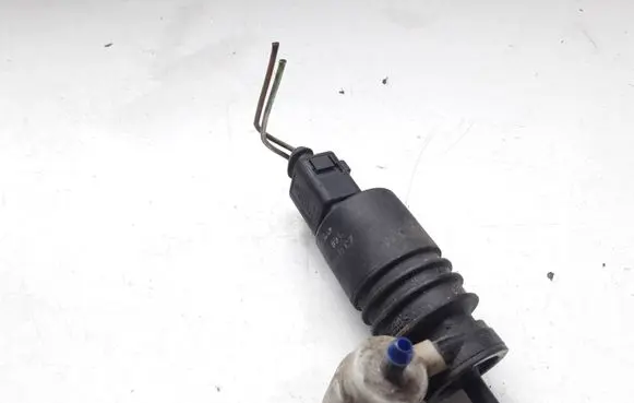 Volkswagen Golf IV Windscreen/windshield washer pump