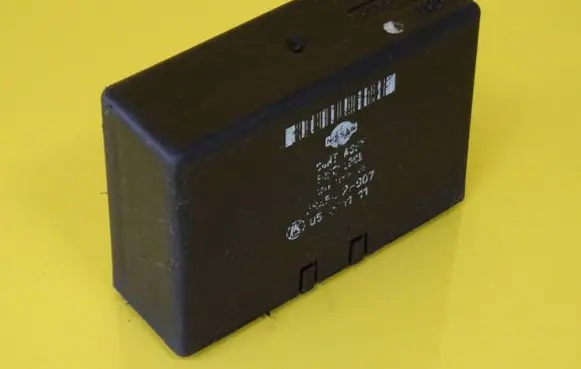 Nissan Primera Door central lock control unit/module 284502F907