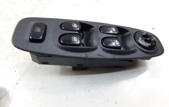 Hyundai Accent Electric window control switch 620W10270