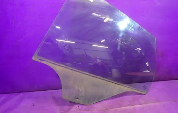 Seat Altea XL Front door window glass four-door