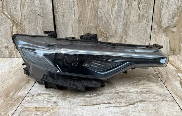 Maserati Levante Headlight/headlamp 670037331 M16135