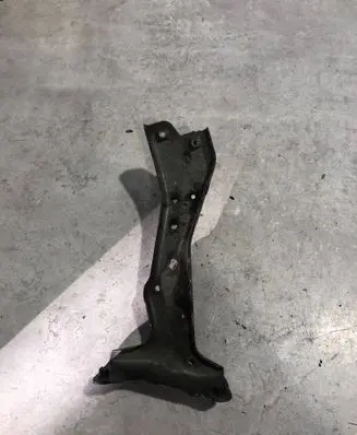 Audi A3 S3 8V Fender mounting bracket 8V0821131 8V0821136