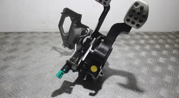 Peugeot 2008 I Pedal assembly 9807334080