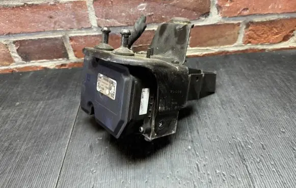 Mercedes-Benz GLE (W166 - C292) ABS Pump A1669013400