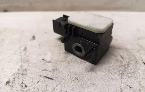 Hyundai Santa Fe Airbag deployment crash/impact sensor 959202B000