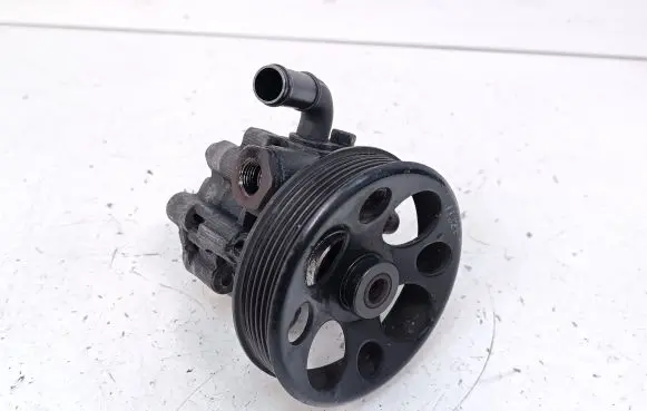 Chevrolet Captiva Power steering pump 95476164