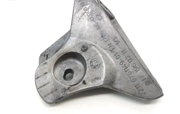 BMW 5 E60 E61 Engine mounting bracket 6761149