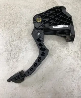 Volkswagen Golf V Clutch pedal 1K1721059DL