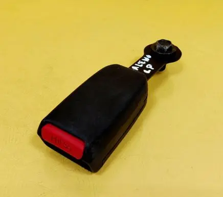 Suzuki Baleno EG Front seatbelt buckle TK522