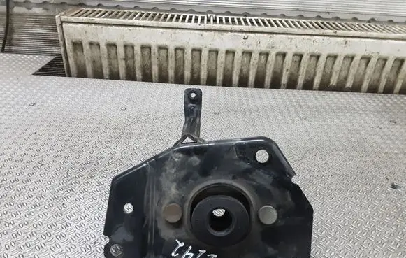 Citroen C4 I Gearbox mount 96230491