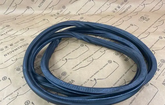 Volkswagen Touareg II Rubber seal loading door 7P0867367D