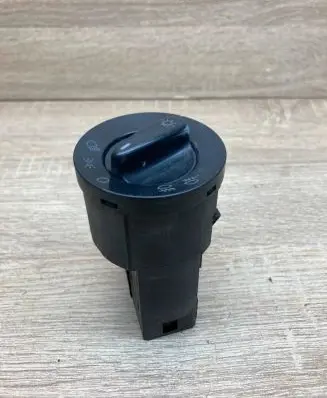 Volkswagen Golf IV Light switch 1C0941531A