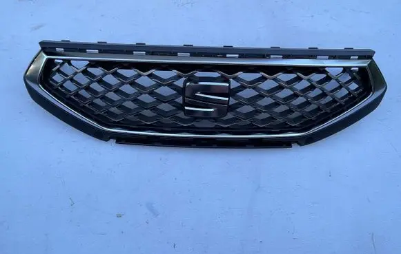 Seat Tarraco Front bumper upper radiator grill