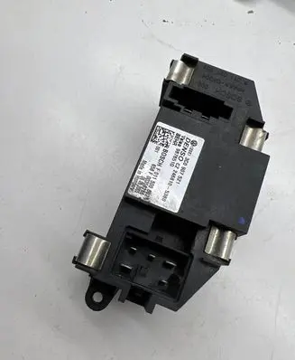 Volkswagen PASSAT B6 Heater blower motor/fan resistor 3C0907521 2468105380 987651G