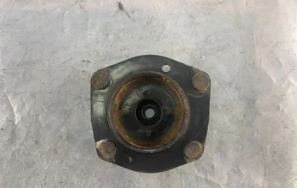 Jeep Grand Cherokee (WK) Front upper strut mount 