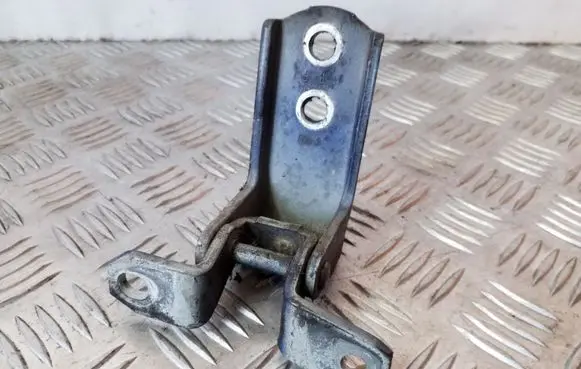 Suzuki Grand Vitara II Front door lower hinge 