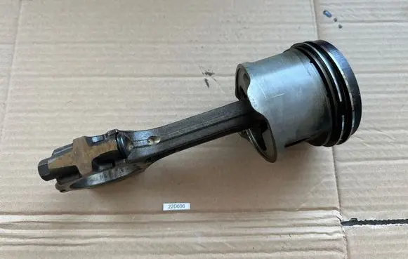Nissan King Cab, Navara Piston with connecting rod A2010VK576