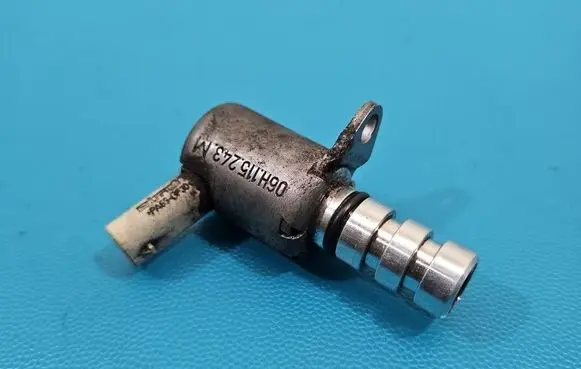 Volkswagen PASSAT B7 Camshaft position sensor 06H115243M IMPRK1536753