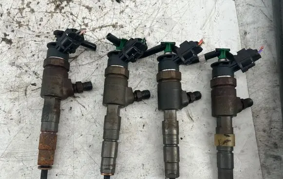 Peugeot 308 Fuel injectors set 0445110340 870692