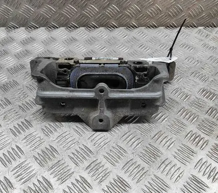 Mercedes-Benz CLA C117 X117 W117 Engine mount bracket A2462402617