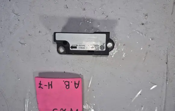 Volkswagen PASSAT B5 Airbag deployment crash/impact sensor 5WK41910
