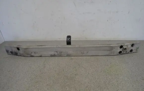 Nissan Note (E11) Front bumper support beam 