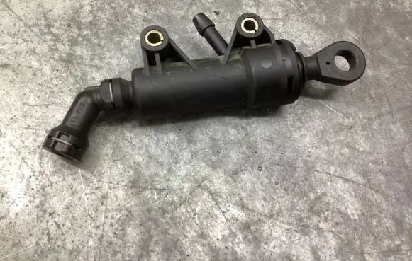 BMW 5 E39 Clutch master cylinder 1165010
