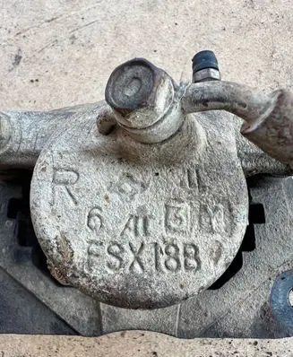 Toyota RAV 4 (XA20) Front brake caliper Fsx18b