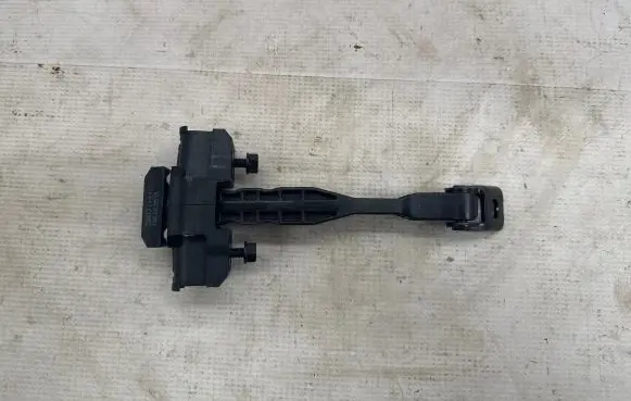 BMW X2 F39 Front door check strap stopper 7463625VL 23W07