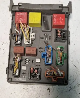 Renault Espace III Fuse module 8200283812 518832001 8200004201E